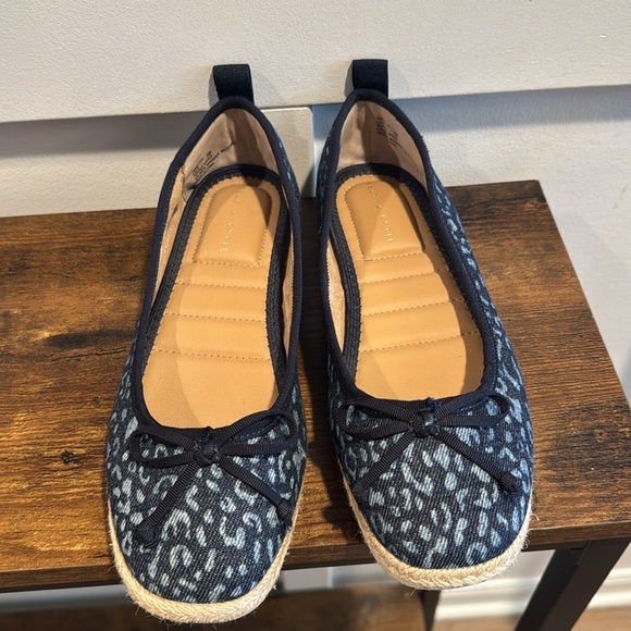 Kelly & Katie flats size 7 blue leopard print and twine accents by sole - Picture 3 of 7